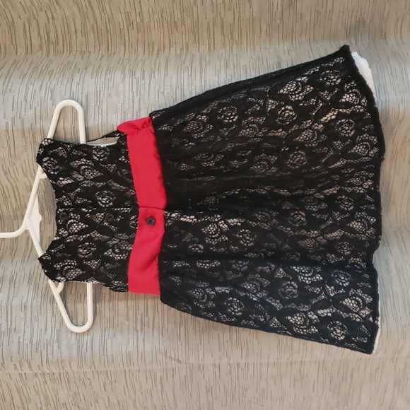 ✨Host Pick✨ 3-6mths Heirloom Christmas Dress - Picture 3 of 7